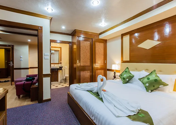 Oyo 796 Paradise Sukhumvit 酒店 3*